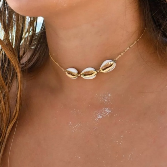 Jewelry - New Boho Cowrie 3 Shell Gold Tone Choker Necklace